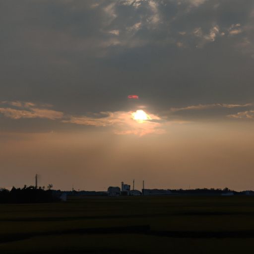 秋收时节暮云愁是什么意思（秋收时节雨纷纷下一句是啥）