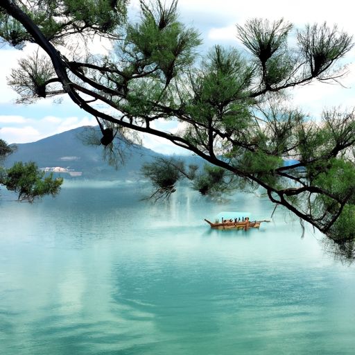 松树底下三艘船什么诗（松树下三个人是什么典故）